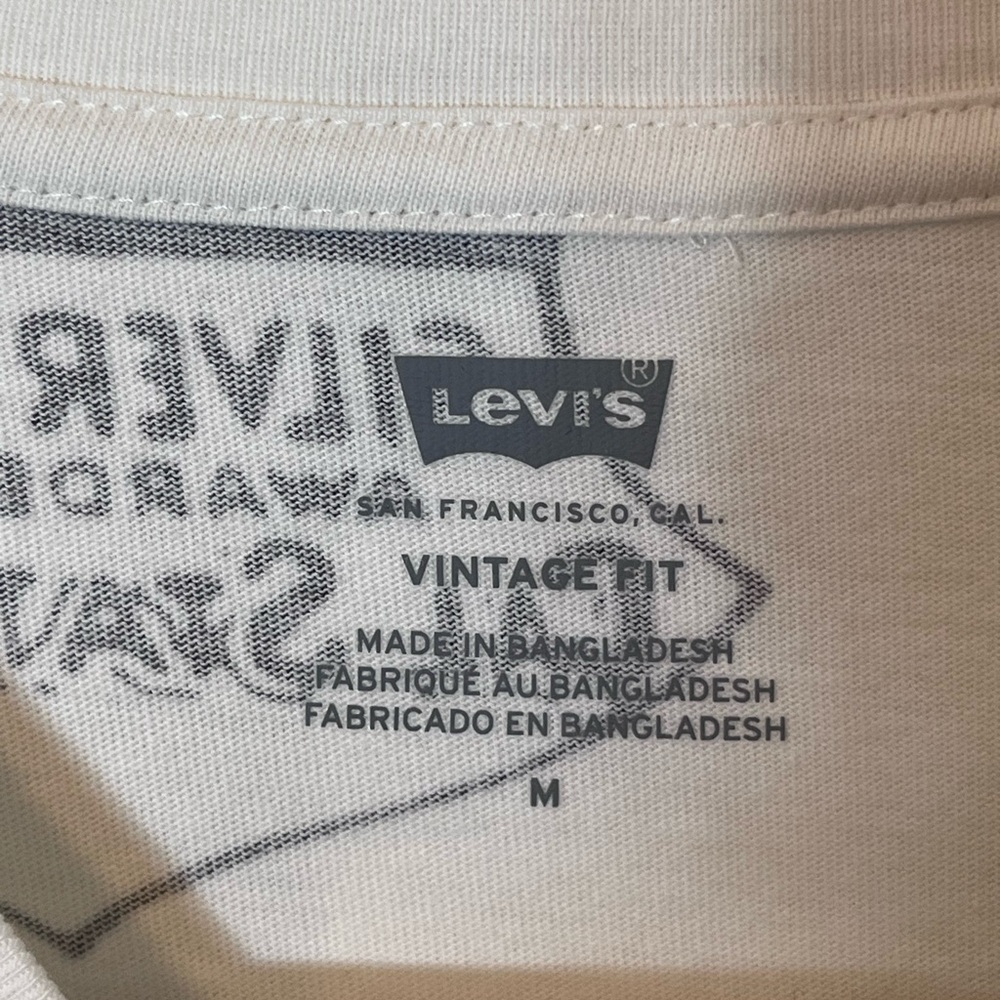 NEW Levi’s, Graphic Tee, Vintage Fit, size M - Picture 3 of 7